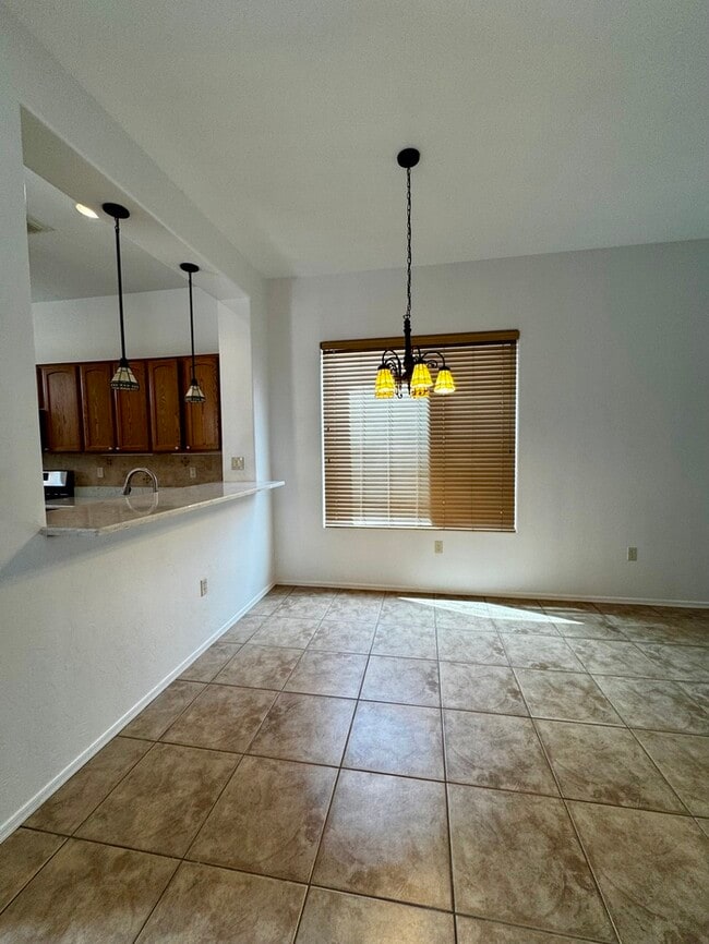 Foto del edificio - FOR RENT