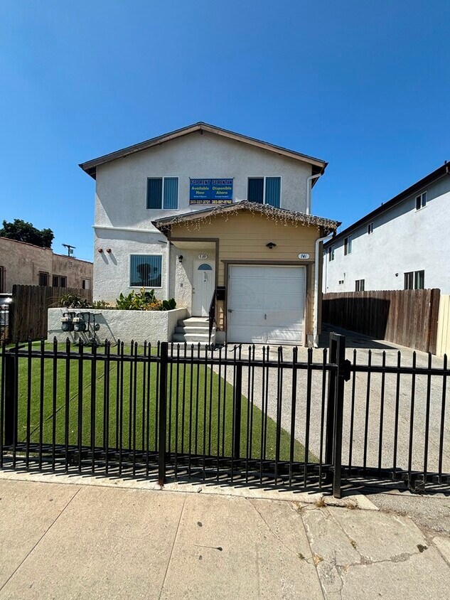 Foto principal - 739 E 79th St