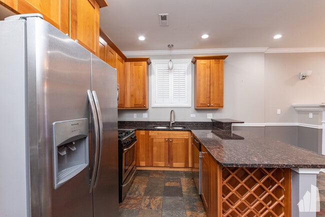 Building Photo - 4218 S King Dr