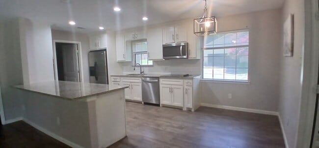 Building Photo - Beautiful 7 beds 3 baths in Ryanwood!