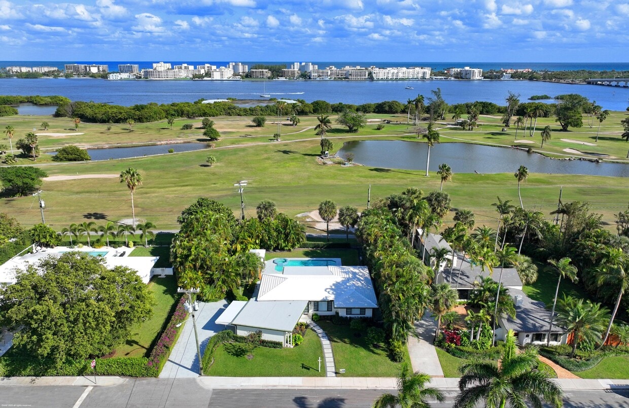 Foto principal - 328 N Lakeside Dr
