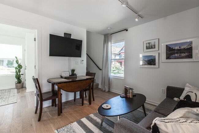 Building Photo - 56 E 32nd St