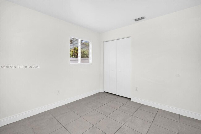 Building Photo - 1548 NE 131st Ln
