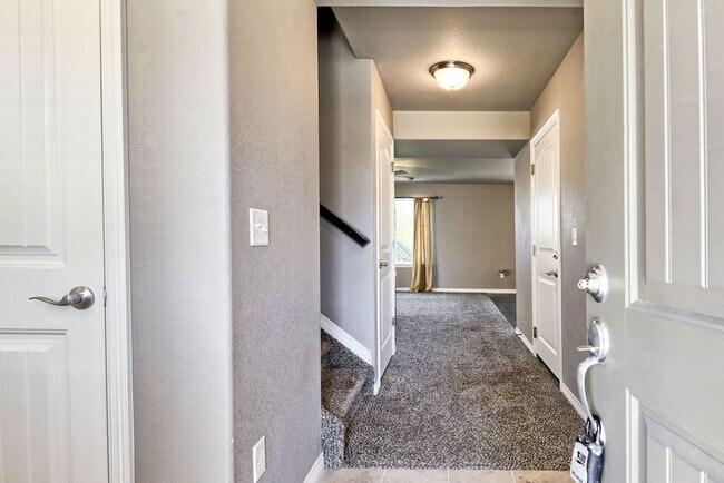 Foto del edificio - 1748 Ruddlesway Dr