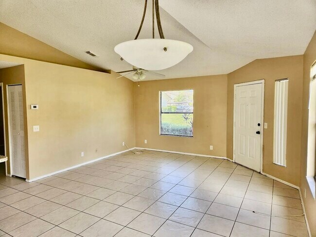 Foto del edificio - 2818 Stoneway Ln