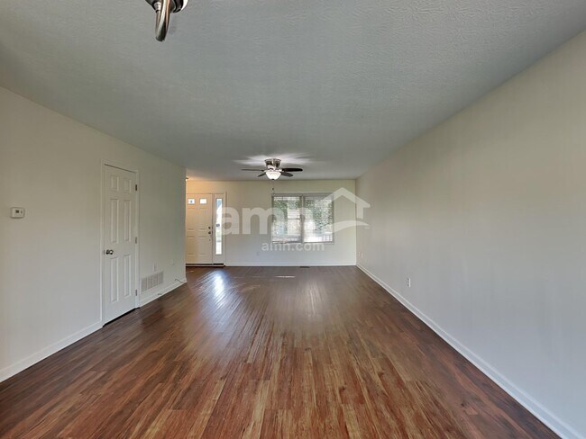 Building Photo - 2021 Belmont Dr