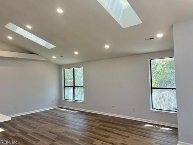 Building Photo - FOR RENT - BEACH LIVING!
