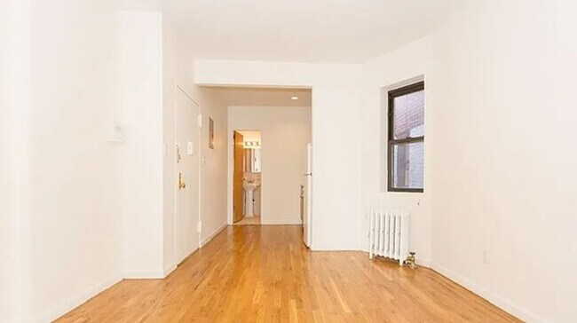 Building Photo - 236 E 83rd St