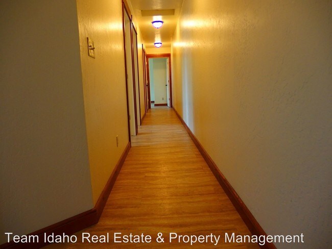 Building Photo - 1109 Alturas Dr