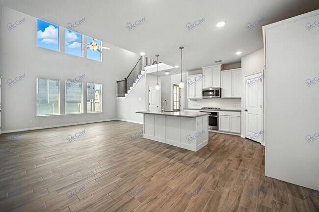 Building Photo - 700 Parkside Dr