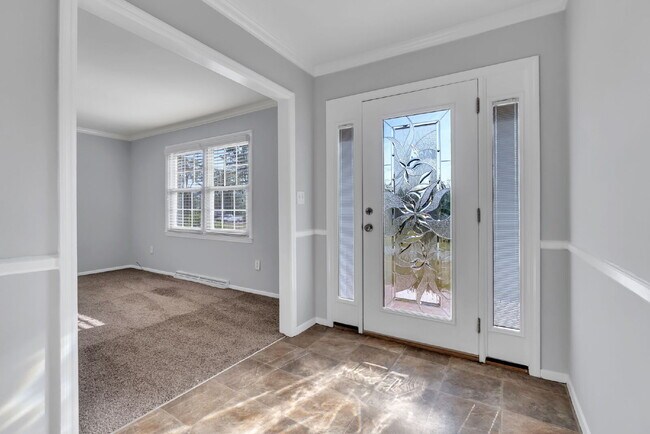 Foto del edificio - Spacious 3 Bedroom, 2 Bath Home with Dual Living Areas & Energy-Saving Solar Panels! $2,100/mo rent