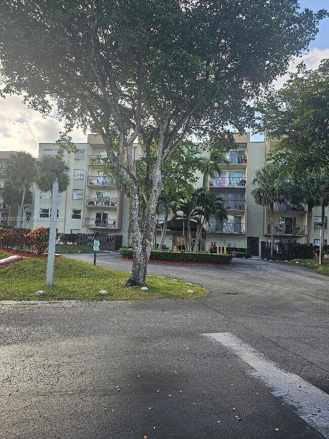 Foto del edificio - 14250 SW 62nd St