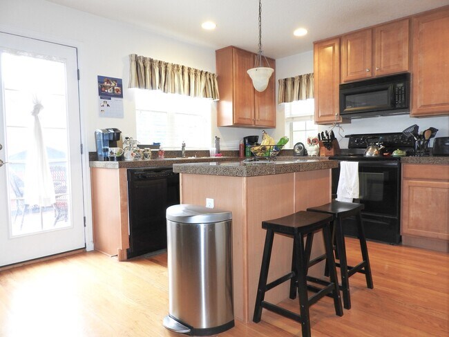 Building Photo - Central Park Home For Rent! Corner Unit!