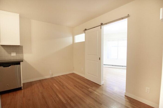 Building Photo - 2 bedroom in San Francisco CA 94133