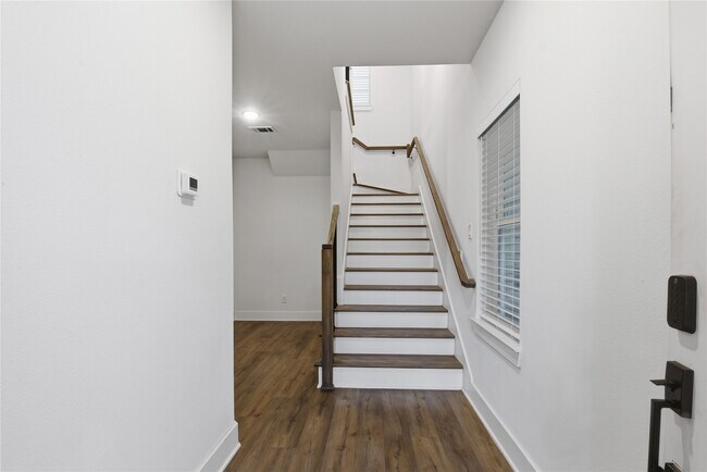 Foto del edificio - 1243 W 23rd St