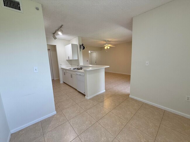 Foto del edificio - 266 Village Blvd