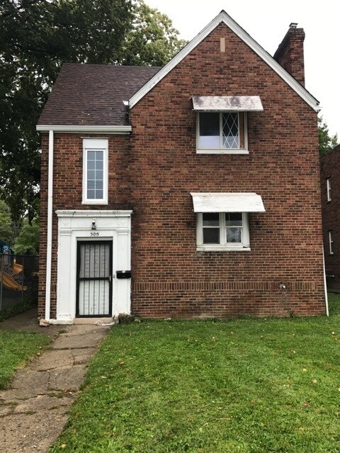 Primary Photo - 305 Woodland