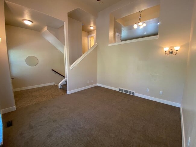 Photo - 1072 E Gdn Bnd Pl (Sandy, UT) Townhome