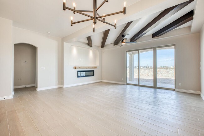 Foto del edificio - Beautiful East side House 4 bed-2.5 baths, part of The Club that includes Swimming Pool, Gym, Ten...