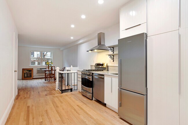 Foto del edificio - Big 2 Bedroom+ w/Deck & Backyard