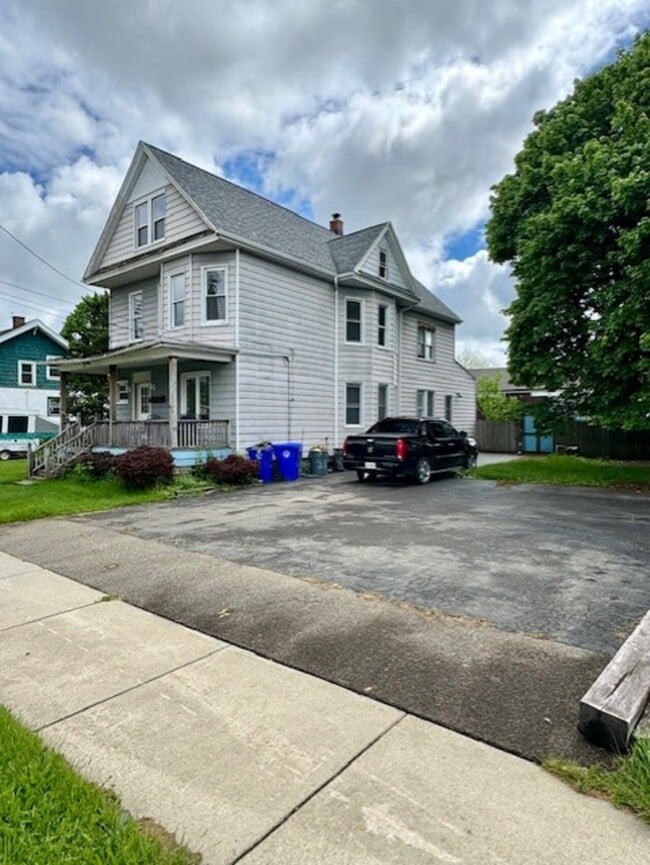 Building Photo - 21 Stephenson Ave