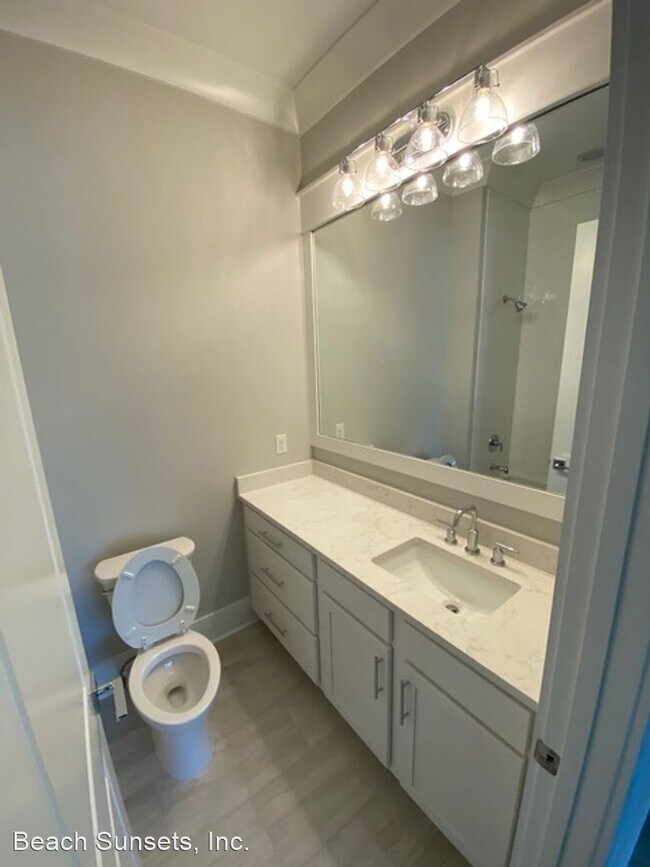 Building Photo - 3 br, 3.5 bath House - 14 West Chrysler Ave