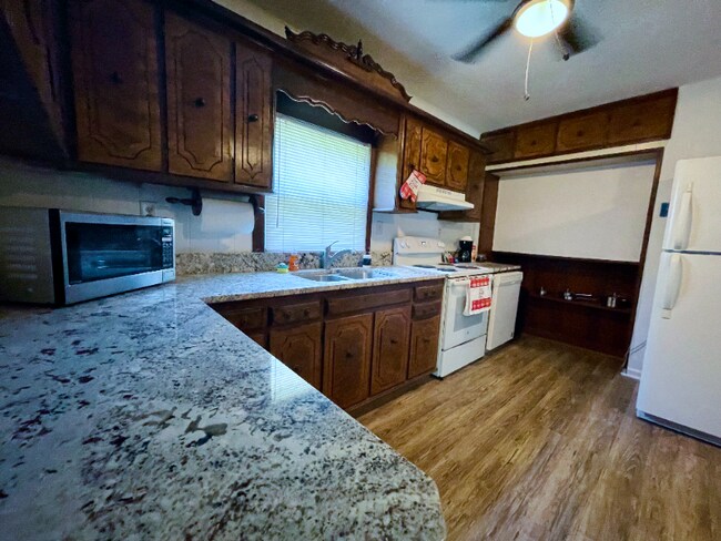 Foto del edificio - 301 Mill Ave