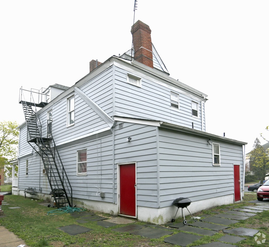 Building Photo - 901 Grand Ave