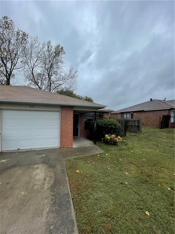 Building Photo - 670 W Martha Dr