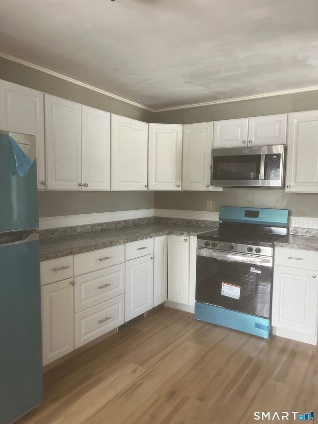 Building Photo - 83 Ledyard Ave