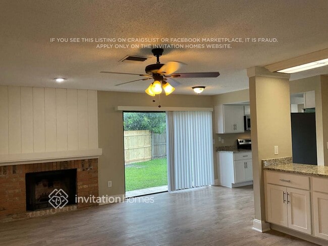 Foto del edificio - 15642 Bear Creek Dr