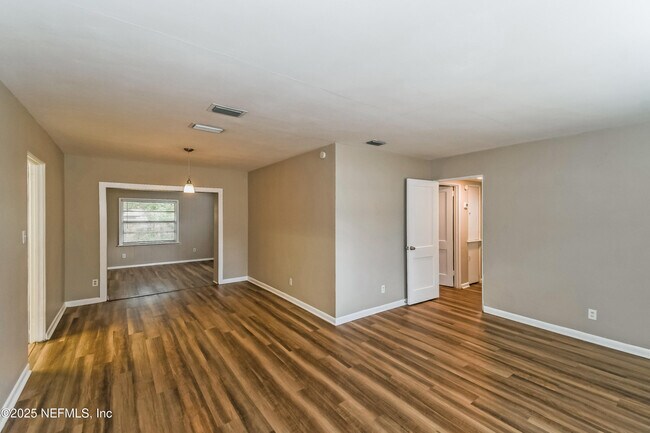Building Photo - 5514 Windermere Dr