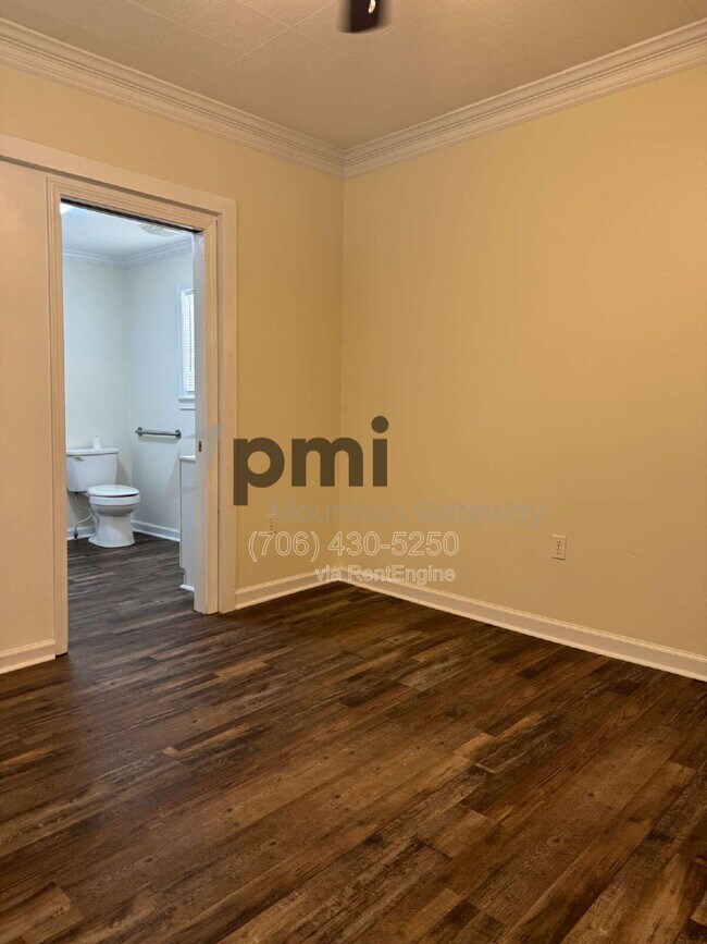 Foto del edificio - 319 Oak Ave