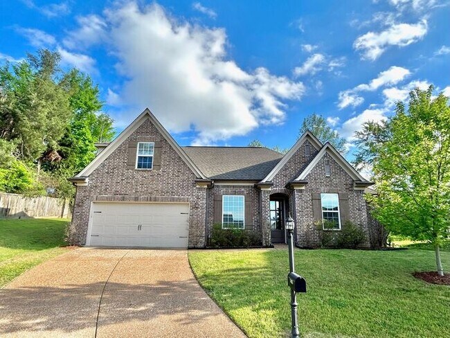 Building Photo - Now Leasing a spacious 4-bedroom 3 bath ho...