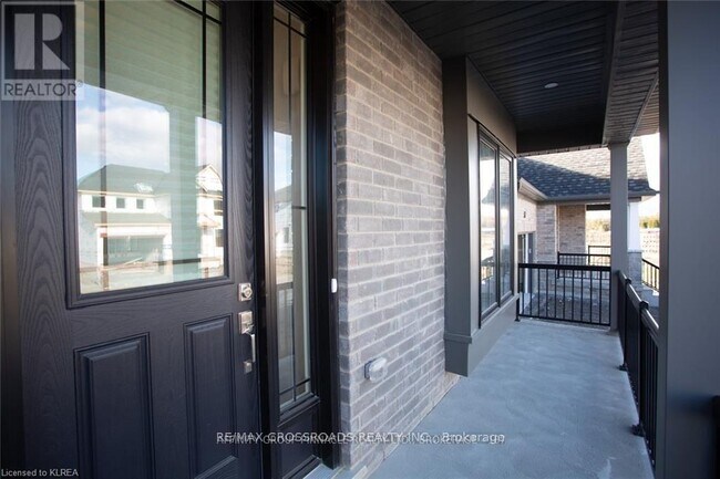 Building Photo - 535 Macintosh Grove