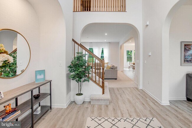 Building Photo - 500 Crab Apple Dr