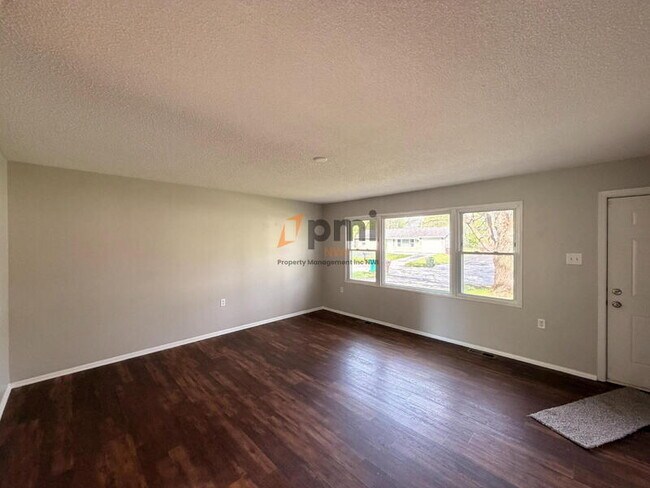 Foto del edificio - 774 Fox River Rd