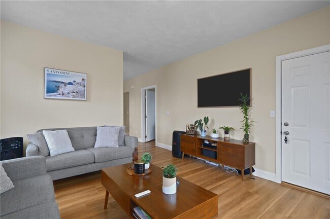 Foto del edificio - 81 Ledge St