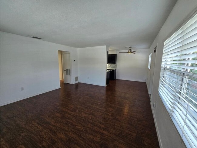 Building Photo - 609 Woodlawn Blvd