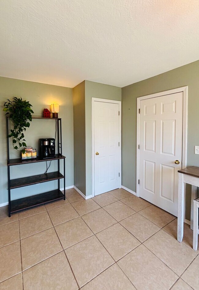 Foto del edificio - 4Bedroom,/2 Bath Home close to base