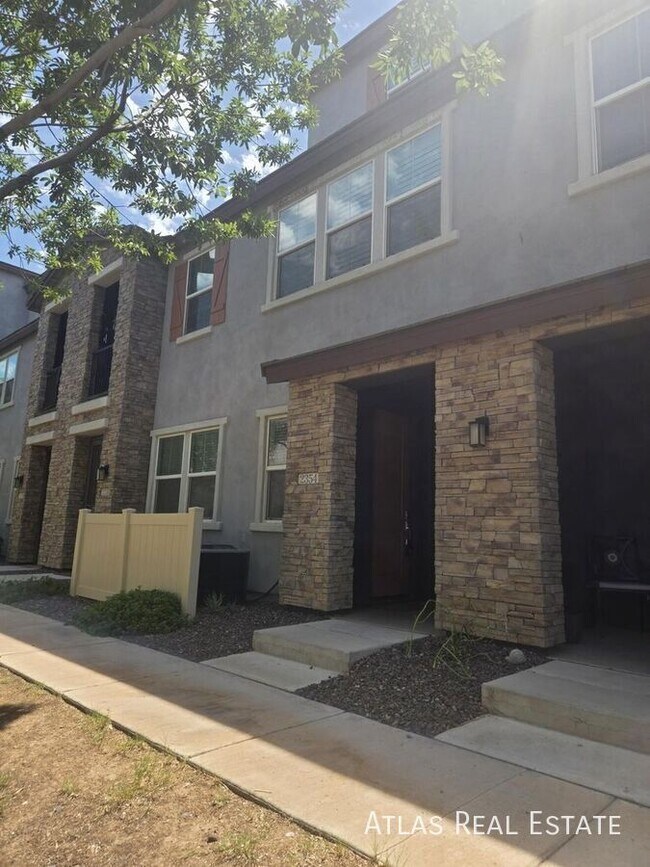Foto del edificio - 2354 E Huntington Dr