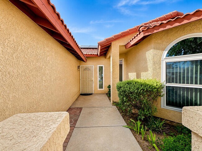 Building Photo - 68412 Descanso Cir