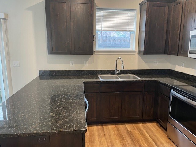 Foto del edificio - 404 Oak St