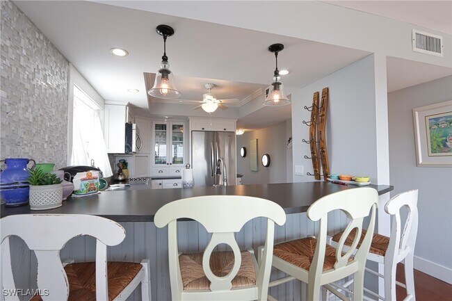 Foto del edificio - 26000 Hickory Blvd