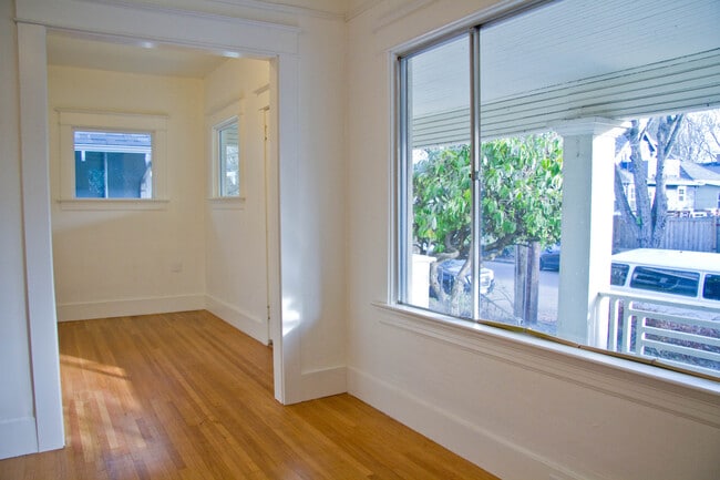Foto del edificio - Gorgeous Home in the Heart of Hawthorne wi...