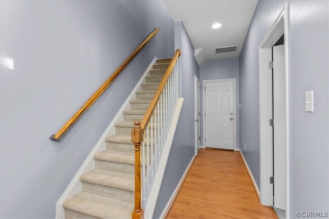 Building Photo - 3904 Redbud Rd