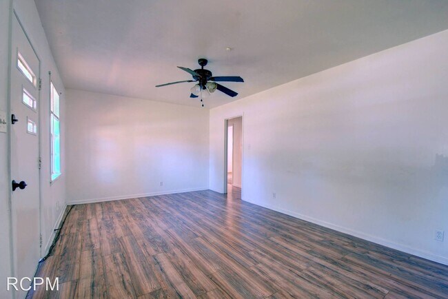 Foto del edificio - 3 br, 1 bath House - 3035 Love Avenue