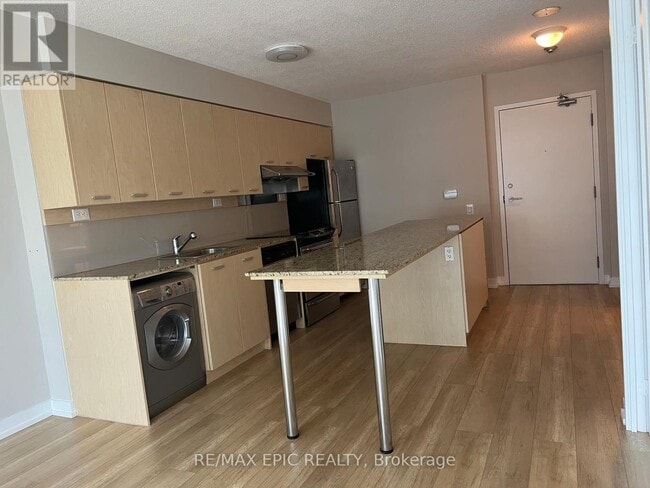 Building Photo - 19-719 Singer Ct