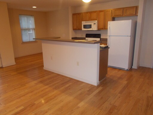 Building Photo - 409 13th St NW