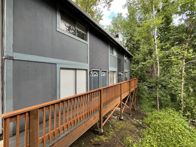 Spacious Apartment Retreat with Forest Views and Easy Access to the Portland Metro Area - Spacious Apartment Retreat with Forest Views and Easy Access to the Portland Metro Area